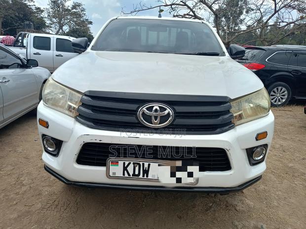Toyota Hilux 2018 White