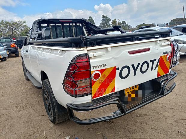 Toyota Hilux 2018 White