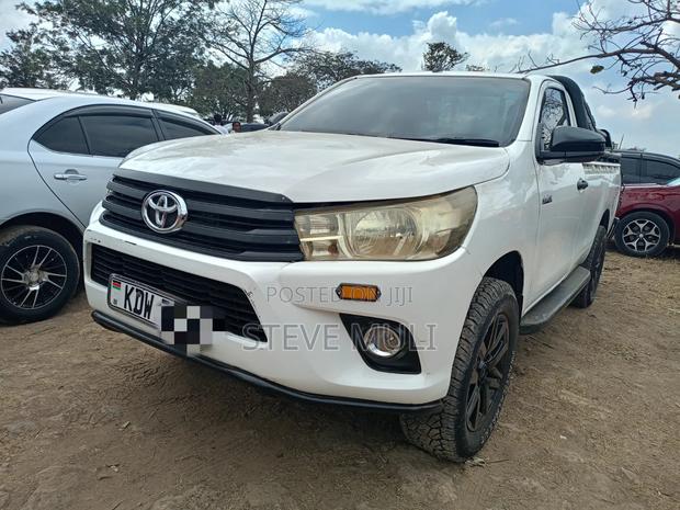 Toyota Hilux 2018 White