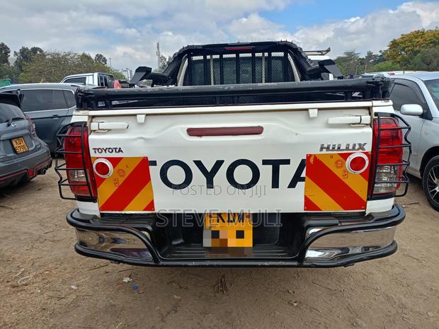 Toyota Hilux 2018 White