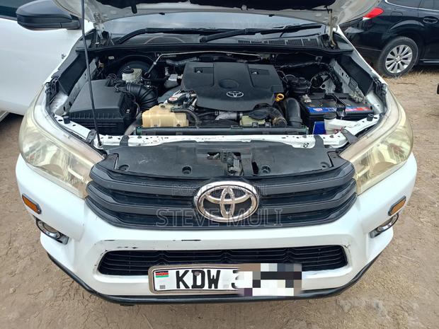 Toyota Hilux 2018 White