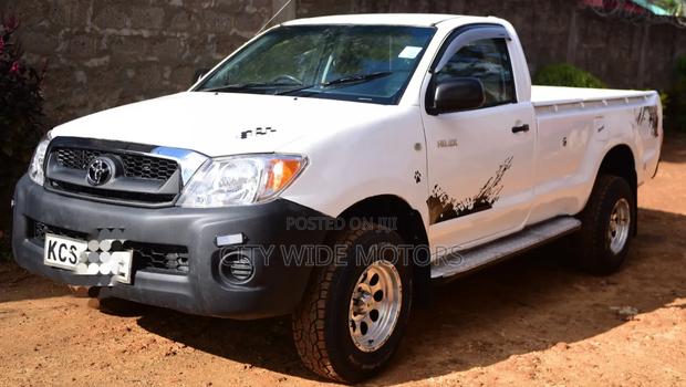 Toyota Hilux 2011 White