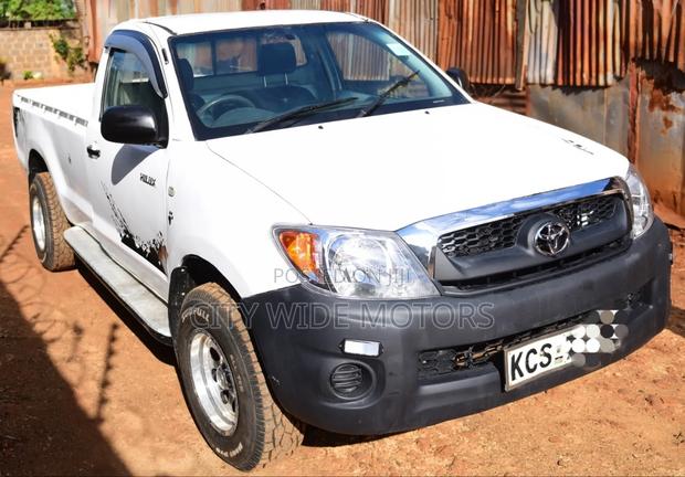 Toyota Hilux 2011 White