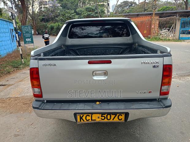 Toyota Hilux 2012 Gray
