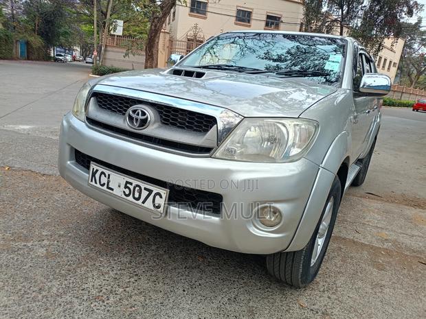 Toyota Hilux 2012 Gray