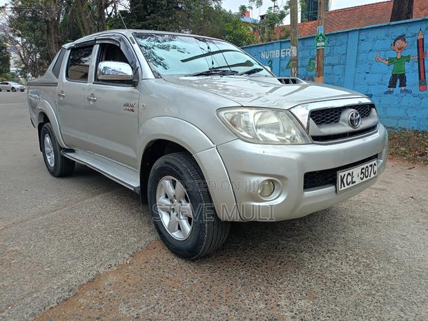 Toyota Hilux 2012 Gray