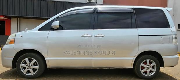 Toyota Voxy 2006 Silver