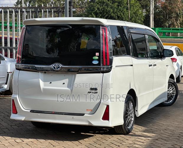 Toyota Noah 1.8 FWD Hybrid (7 seater) 2019 Pearl