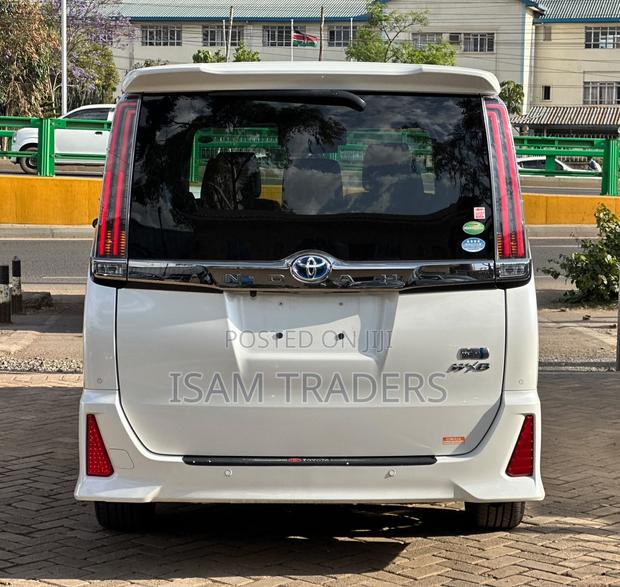 Toyota Noah 1.8 FWD Hybrid (7 seater) 2019 Pearl