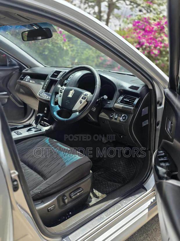 Toyota Crown 2012 Silver