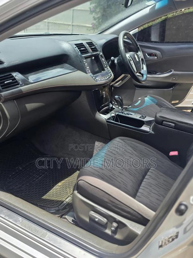 Toyota Crown 2012 Silver