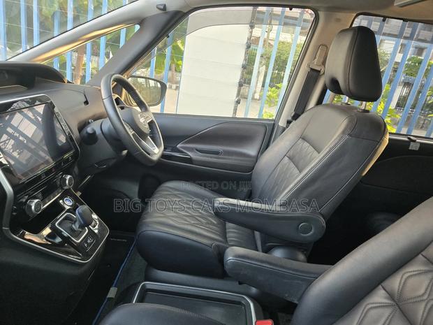 Nissan Serena 2019 Gray