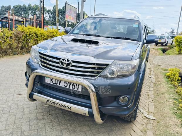Toyota Fortuner 3.0 D RWD 2014 Gray