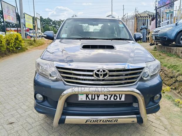 Toyota Fortuner 3.0 D RWD 2014 Gray