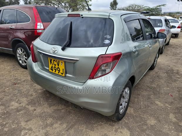 Toyota Vitz 1.3 FWD 5dr 2013 Black