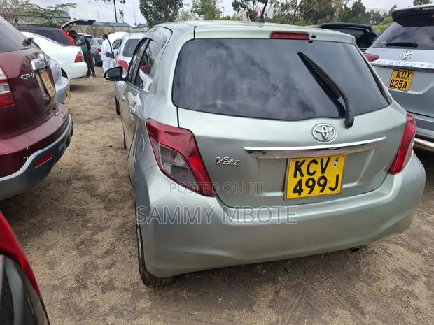 Toyota Vitz 1.3 FWD 5dr 2013 Black