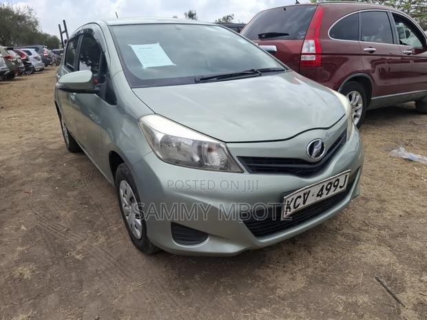 Toyota Vitz 1.3 FWD 5dr 2013 Black