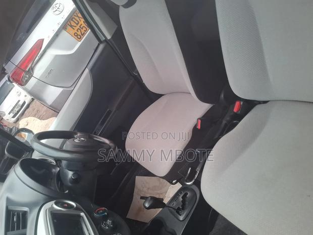 Toyota Vitz 1.3 FWD 5dr 2013 Black