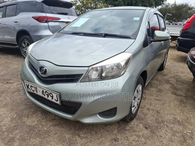 Toyota Vitz 1.3 FWD 5dr 2013 Black