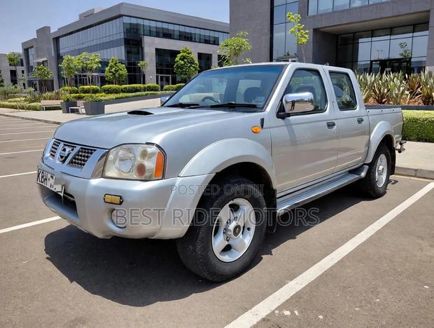 Nissan Hardbody 2009 Silver