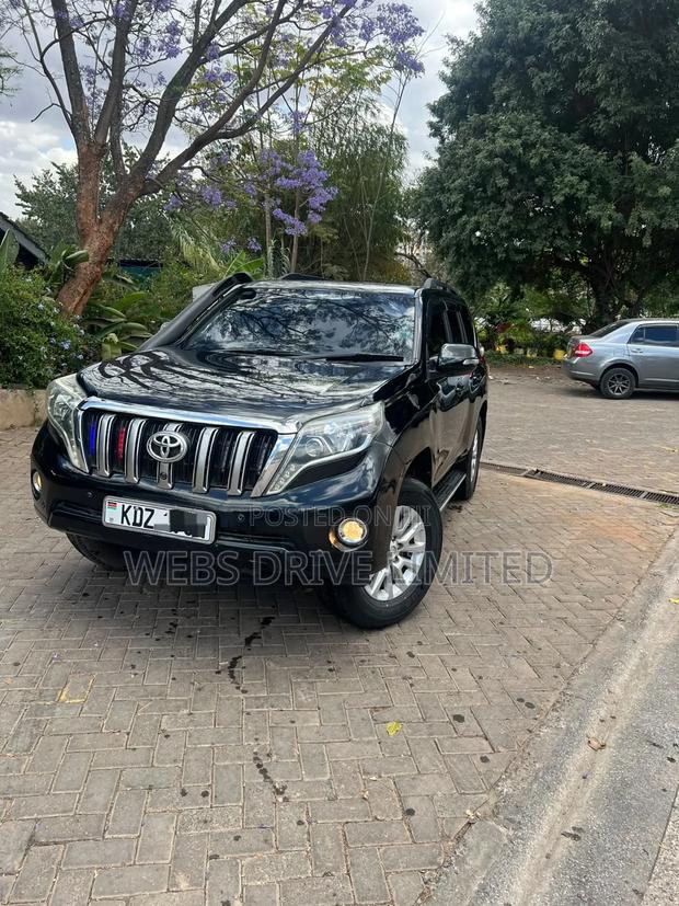 Toyota Land Cruiser Prado KAKADU 2013 Black