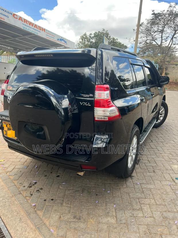 Toyota Land Cruiser Prado KAKADU 2013 Black
