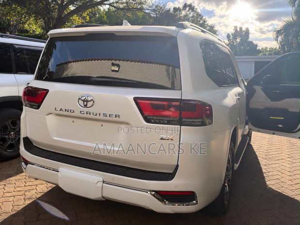 Toyota Land Cruiser 3.3 Diesel 4WD 2022 White