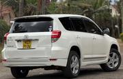 Toyota Vanguard 2012 White for sale