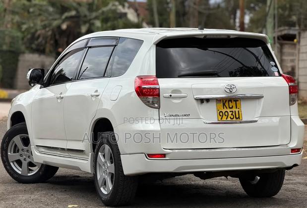 Toyota Vanguard 2012 White