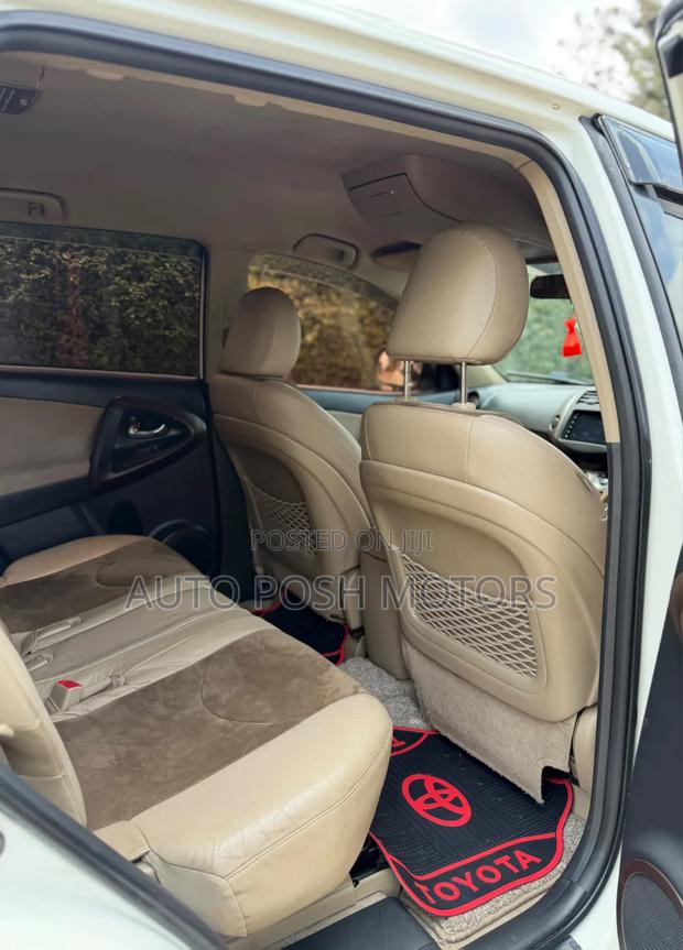 Toyota Vanguard 2012 White