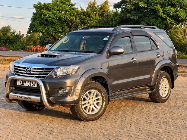 Toyota Fortuner 2.5 D AWD 2013 Gray