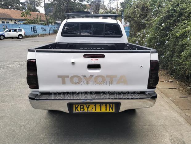 Toyota Hilux 2013 White