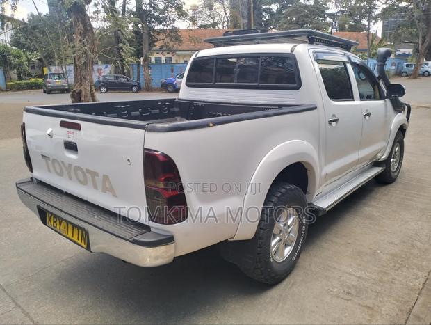 Toyota Hilux 2013 White