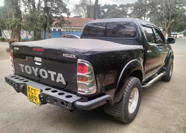 Toyota Hilux 2011 Black