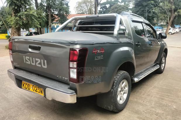 Isuzu D-MAX 2022 Gray