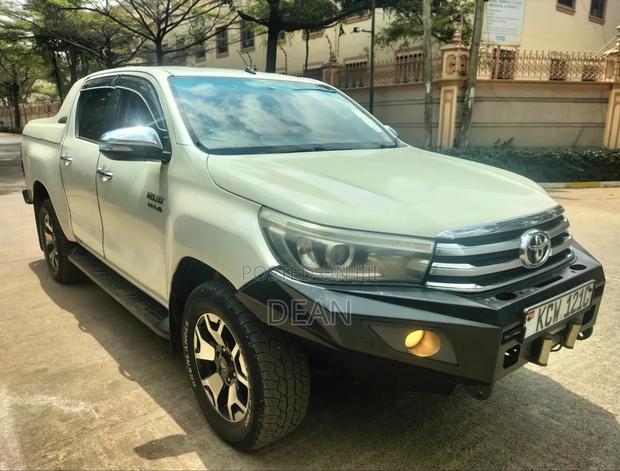 Toyota Hilux 2018 White