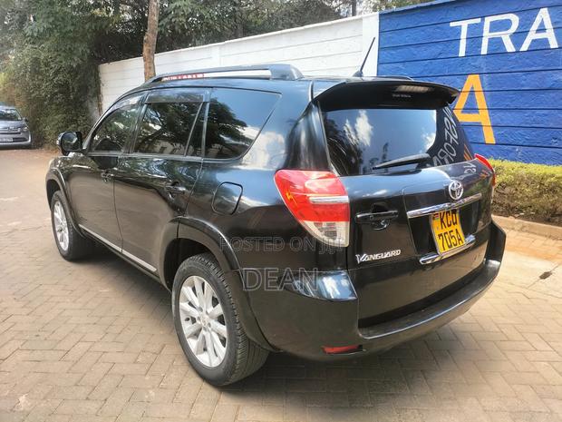 Toyota Vanguard 2011 Black