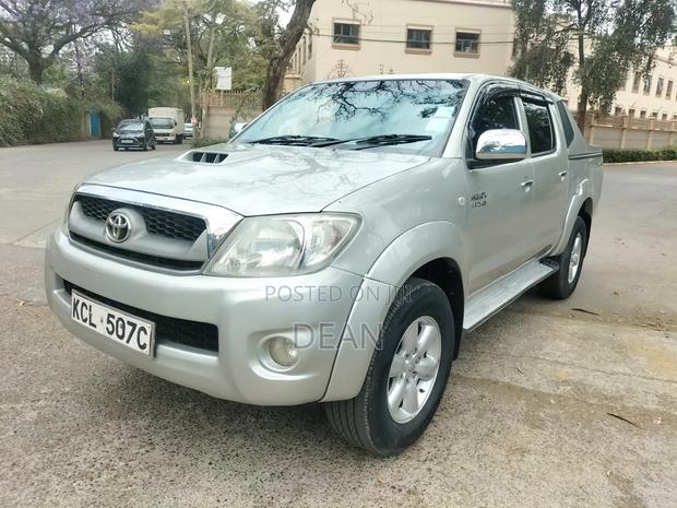 Toyota Hilux 2011 Silver