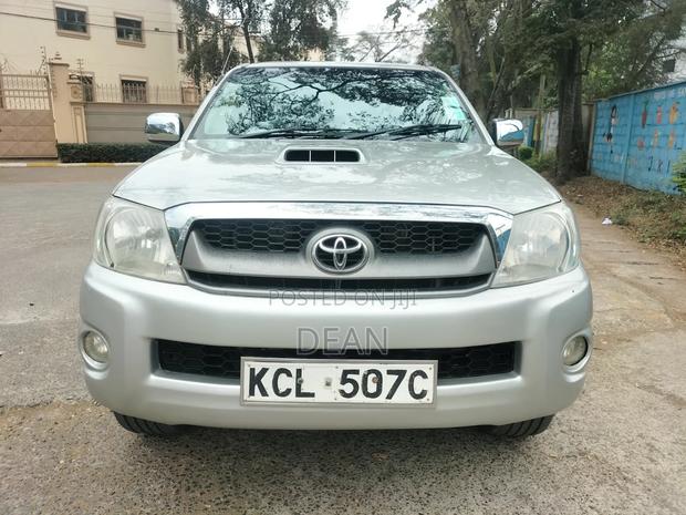 Toyota Hilux 2011 Silver