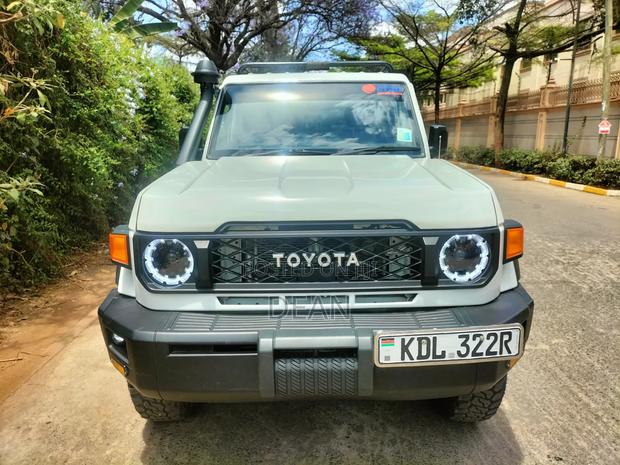 Toyota Land Cruiser 2022 White