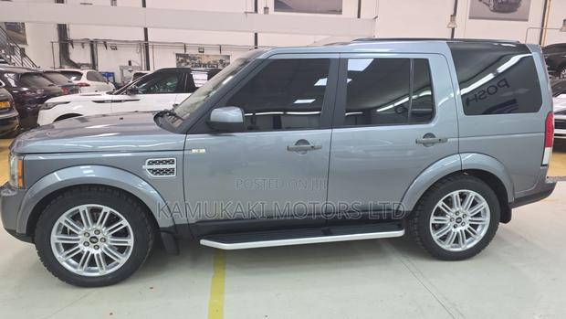 Land Rover Discovery 2012 Gray
