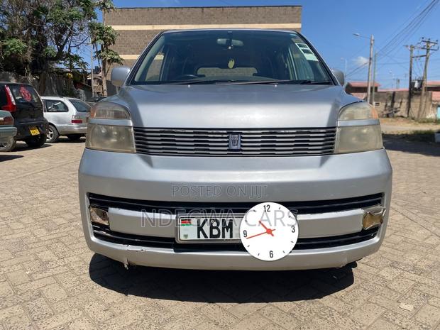 Toyota Voxy X 2WD 8-Seater 2004 Silver