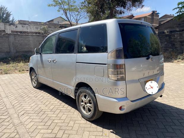 Toyota Voxy X 2WD 8-Seater 2004 Silver