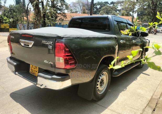 Toyota Hilux 2017 Black