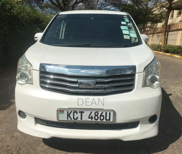 Toyota Noah 2011 White
