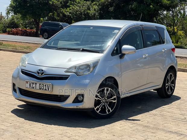 Toyota Ractis 1.5 FWD 2012 Silver