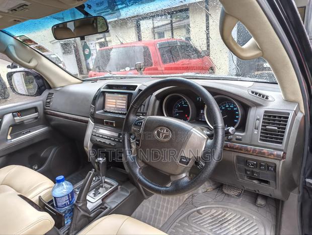 Toyota Land Cruiser 4.6 V8 ZX 2018 Black