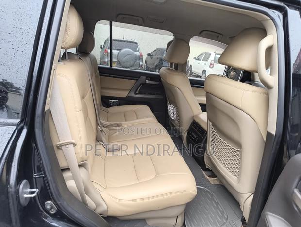 Toyota Land Cruiser 4.6 V8 ZX 2018 Black
