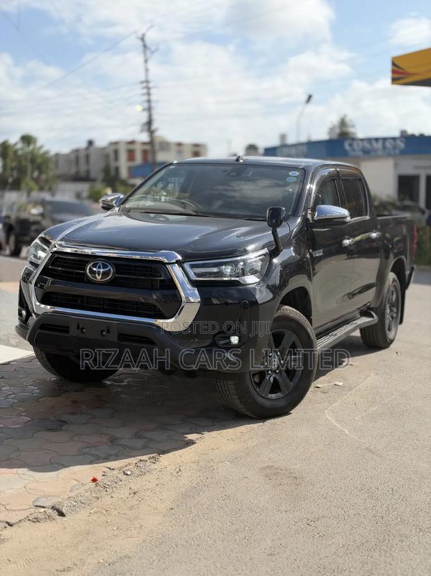 Toyota Hilux Revo Double Cab Deisel 2.4 AWD 2021 Black