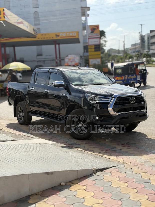 Toyota Hilux Revo Double Cab Deisel 2.4 AWD 2021 Black